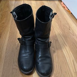 Frye Veronica Short boot black size 9